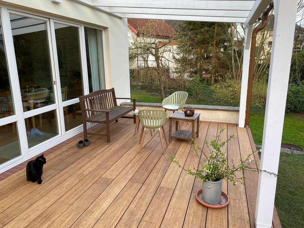 Bambus Terrasse Natur Farbe Sand.