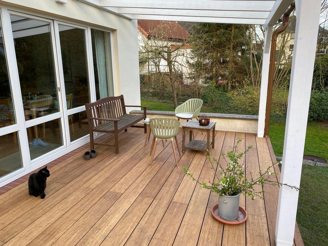 Bambus Terrasse Natur Farbe Sand.