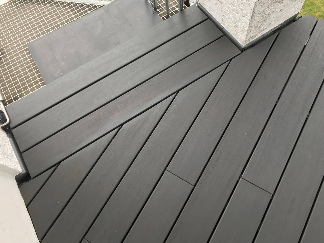 Bambus Terrassendielen Sparset mit einer Unterkonstruktion aus Aluminium.