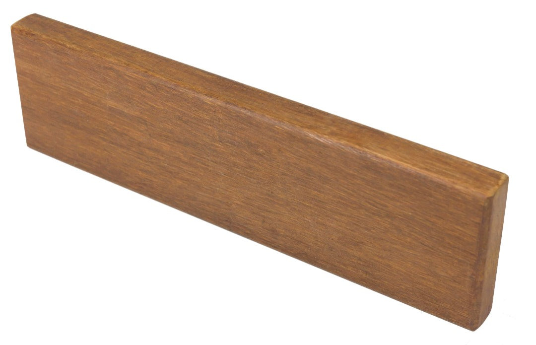 Terrassen-Abschlussleiste aus massivem Bambus im dunklen Farbton Coffee. Ma0e 20x70x1870 mm
