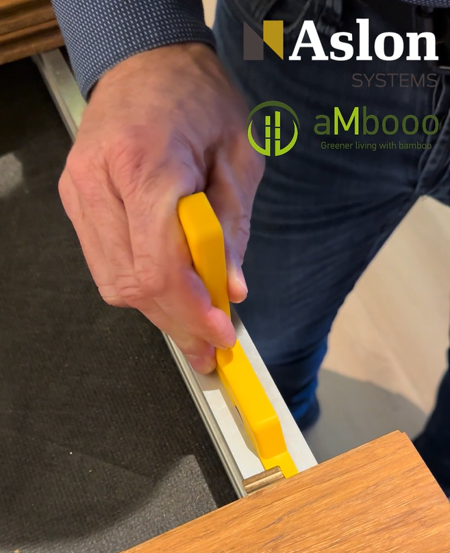 Die Closed-Decking Montagehilfe in der Anwendung.