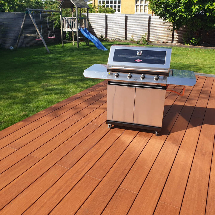 XXL Terrasse mit Grill.